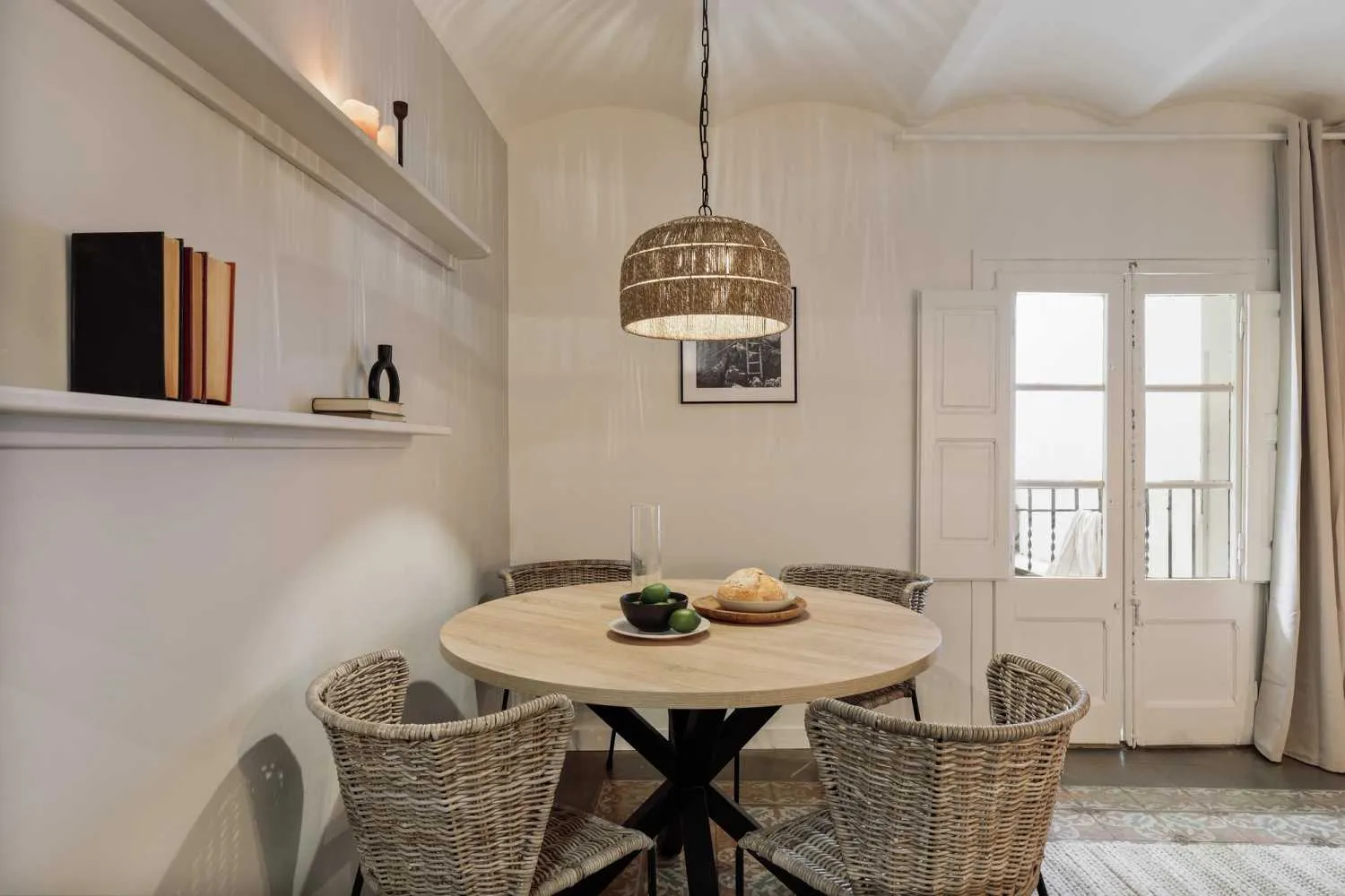 Designer Barcelona Flat With High-speed Fiber & Dual Monitors For Remote Work #2