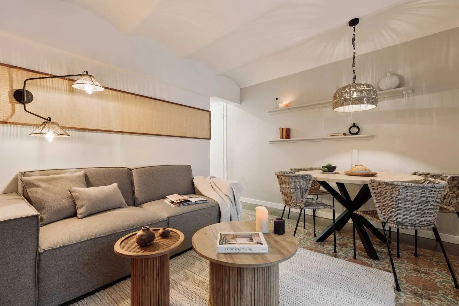 Designer Barcelona Flat With High-speed Fiber & Dual Monitors For Remote Work #5