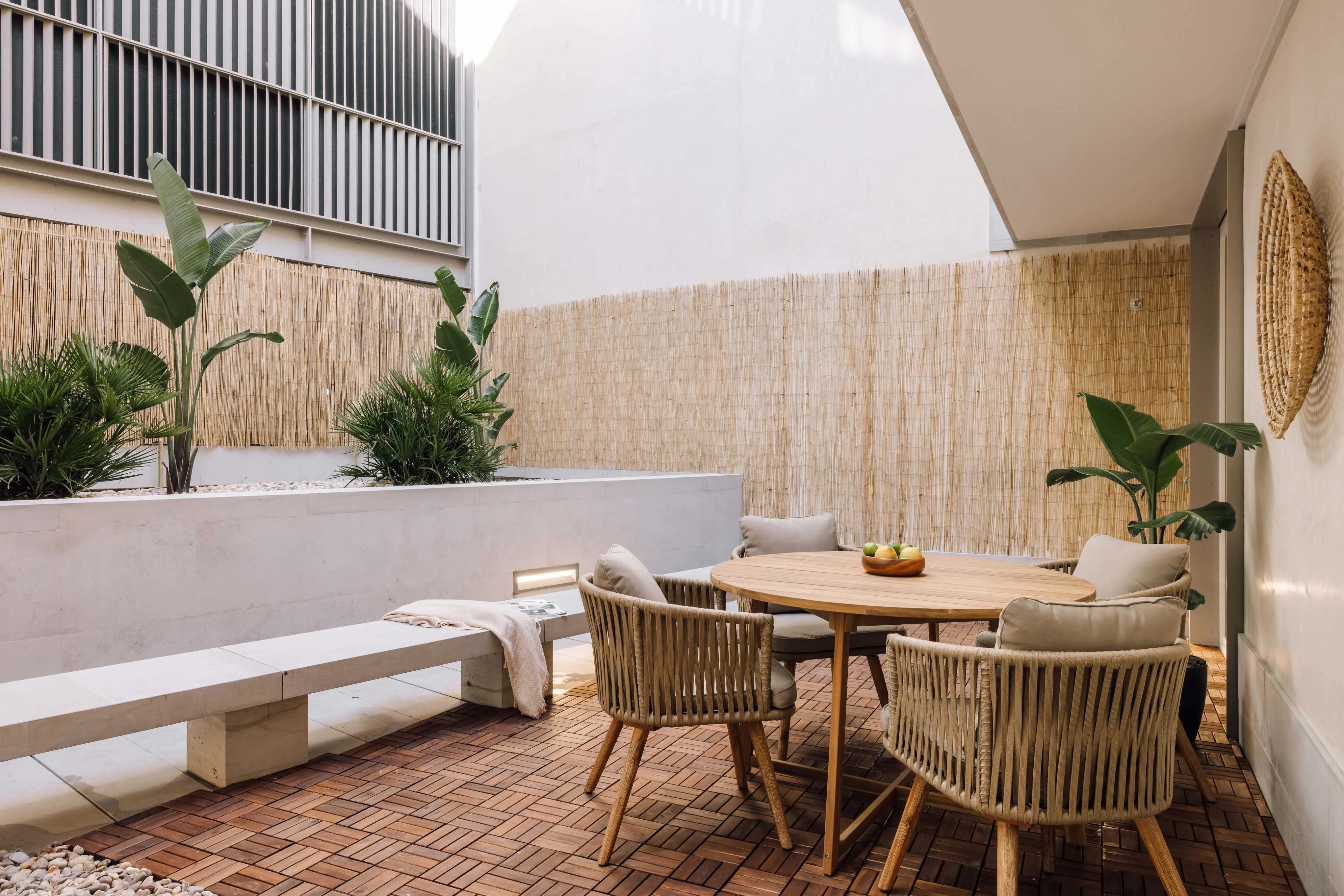 Refined Lisbon Apartment With High-speed Fiber & Professional Home Office Setup #3