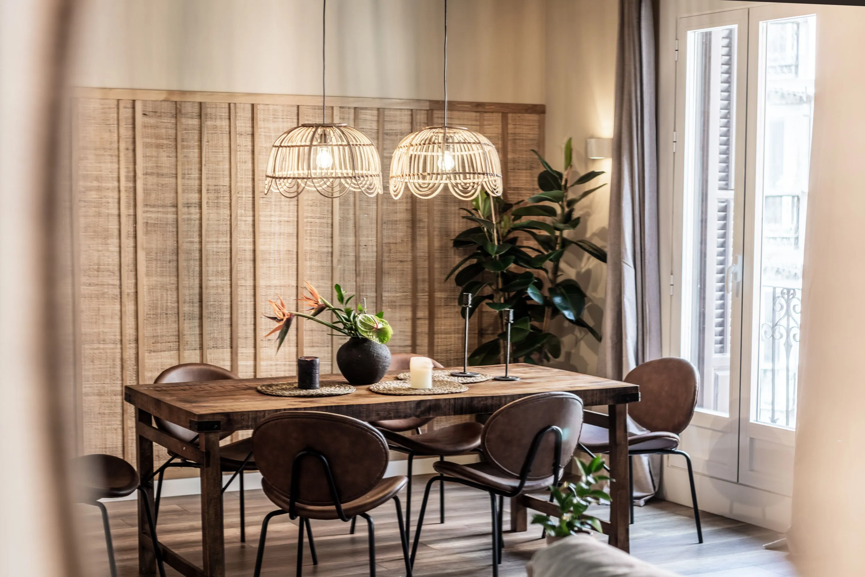 Stylish Madrid Flat With Gigabit Internet And Pro Home Office Setup For Remote Work #5
