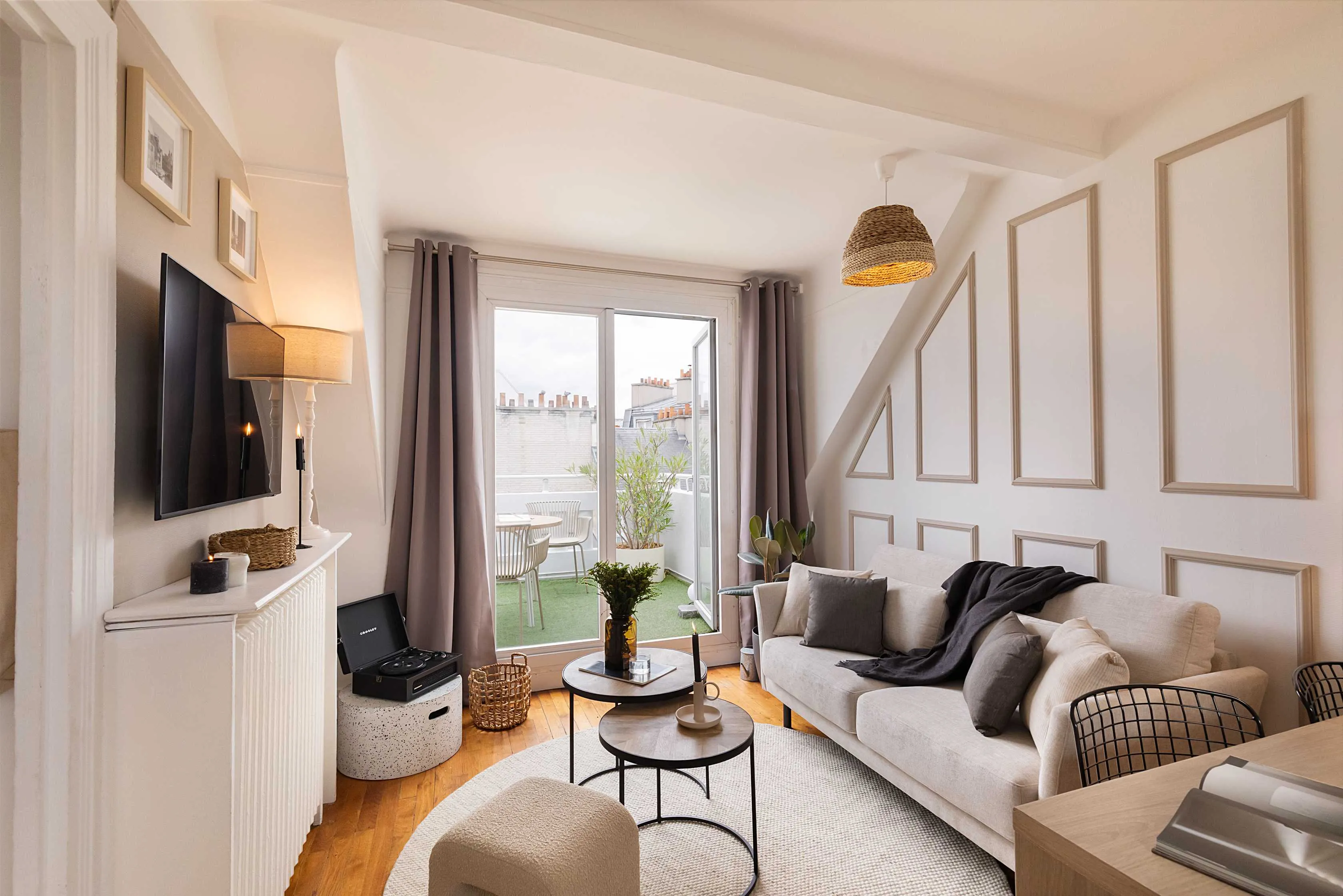 Urban Paris Studio With Ultra-fast Wifi, Pro Monitors & Chef's Kitchen For Remote Work #2