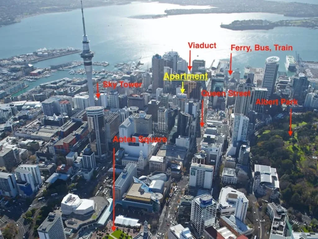 Contemporary Compact City Flat On Queen St, Auckland - Home Office Nook, Gym & Pool #5