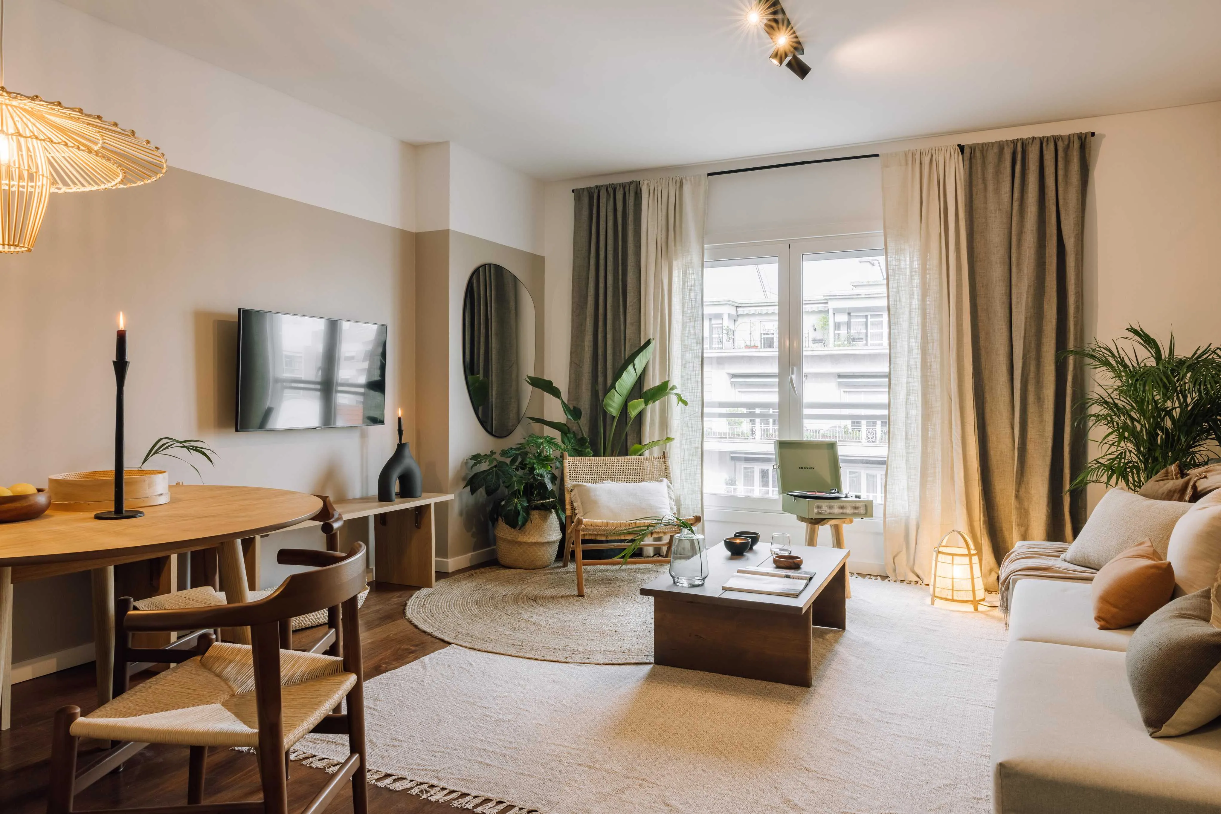 Elegant Lisbon Flat With Ultra-fast Wifi, Dual Monitors & Pro Workspace For Remote Work #5