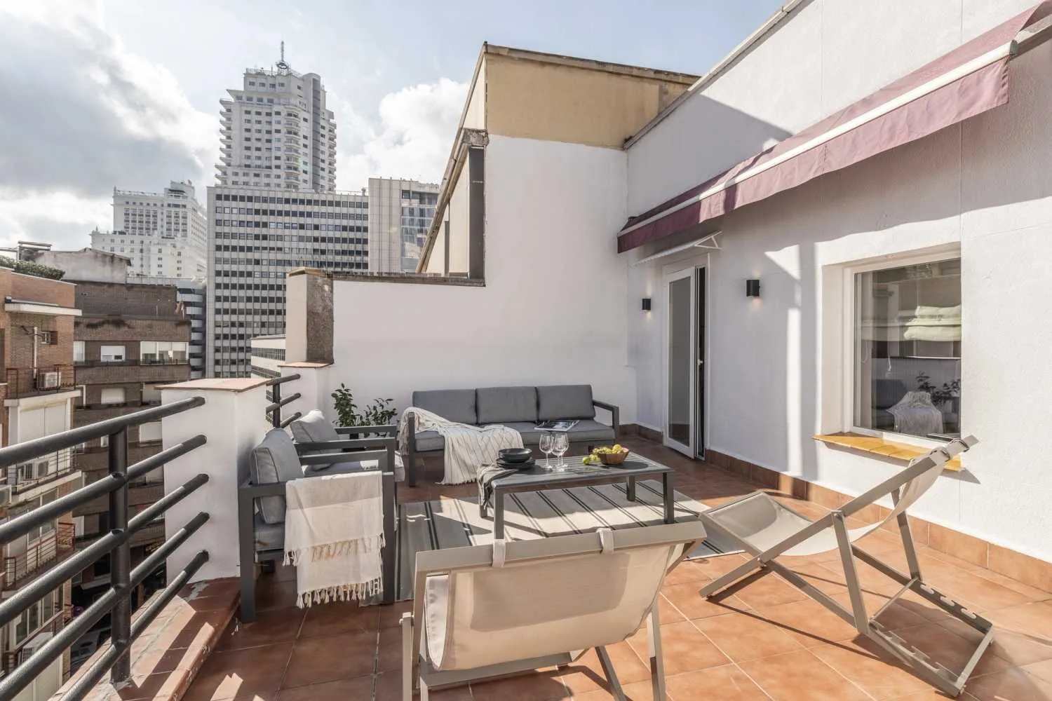 Trendy Madrid Flat With Pro Home Office Setup And Modern Kitchen For Remote Work #2