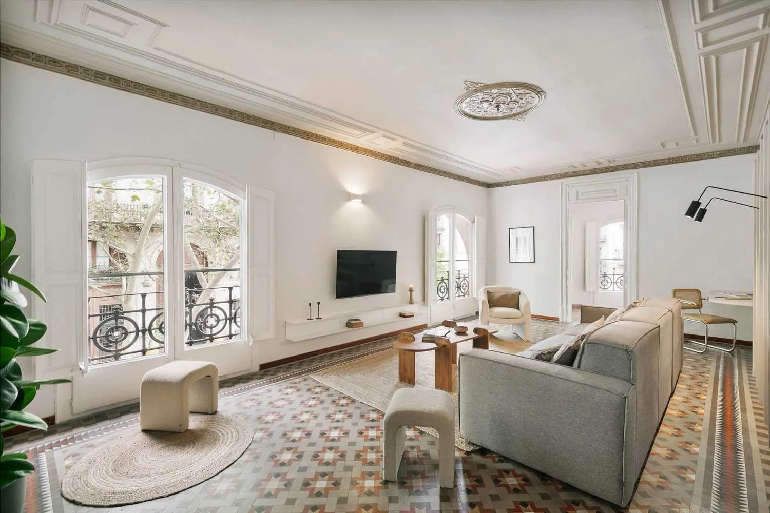 Curated Barcelona Flat With Gigabit Internet & Pro Workspace For Remote Professionals #4