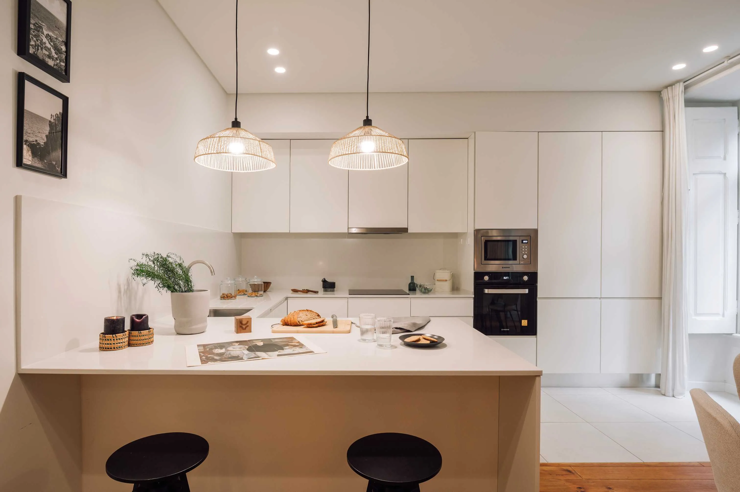 Spacious Lisbon Flat With Ultra-fast Wifi, Dual Monitors & Modern Kitchen For Remote Work #2
