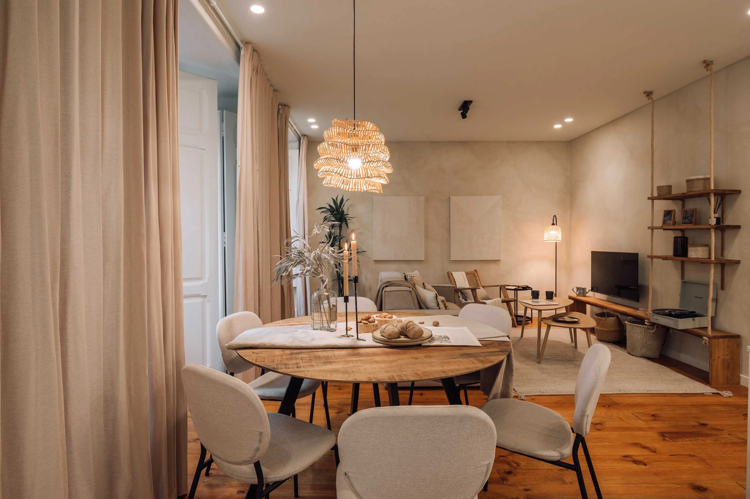 Spacious Lisbon Flat With Ultra-fast Wifi, Dual Monitors & Modern Kitchen For Remote Work #4