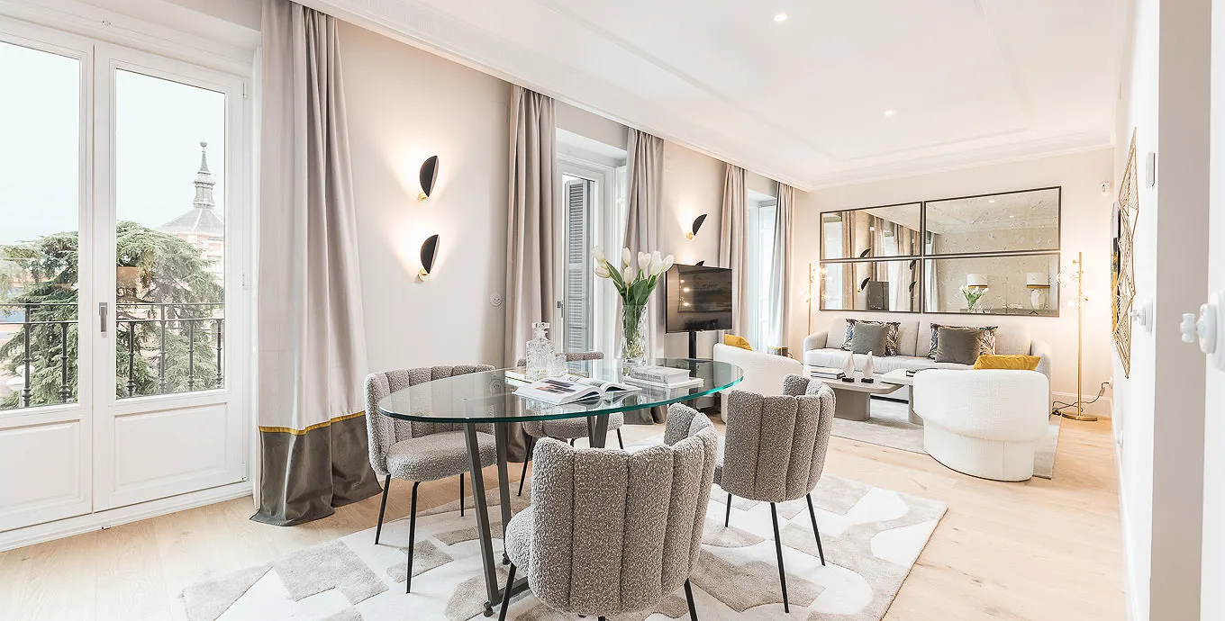 Airy 1-bed Flat With Dedicated Home Office In Madrid's City Center