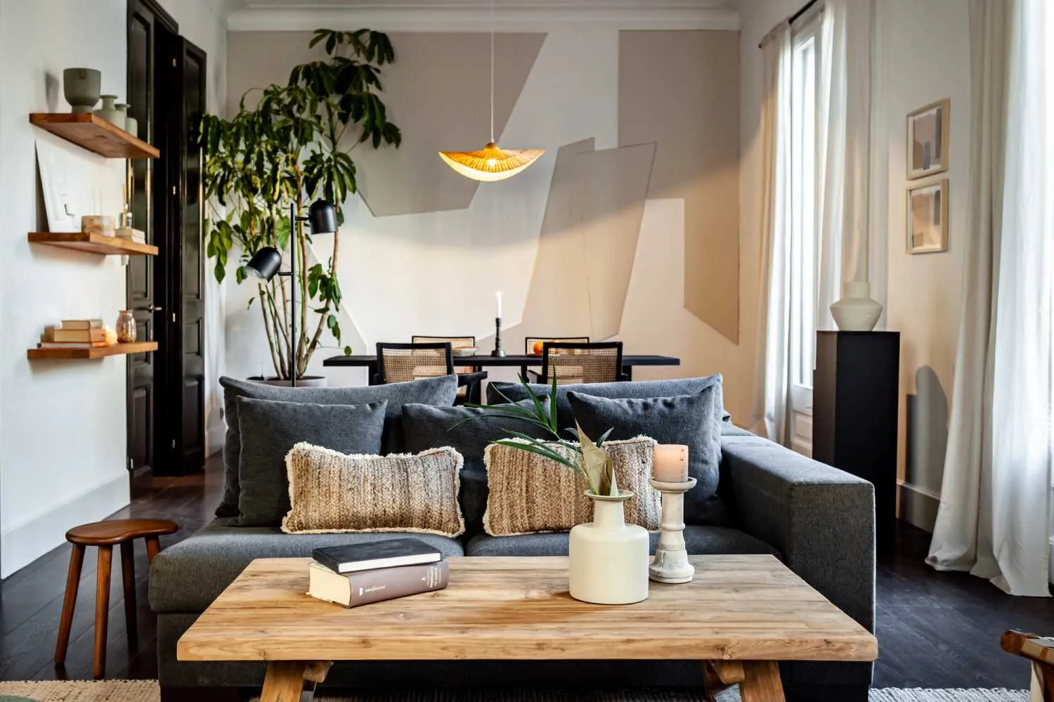 Premium Barcelona Flat With Gigabit Internet & Pro Workspace Setup For Digital Nomads #2