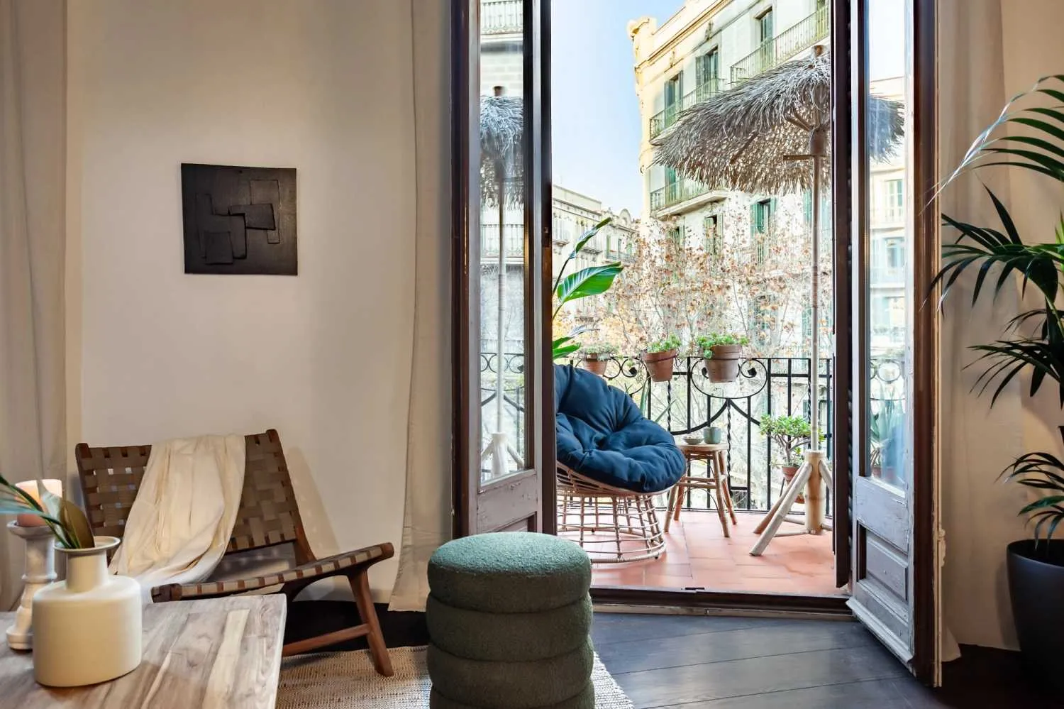 Premium Barcelona Flat With Gigabit Internet & Pro Workspace Setup For Digital Nomads #3