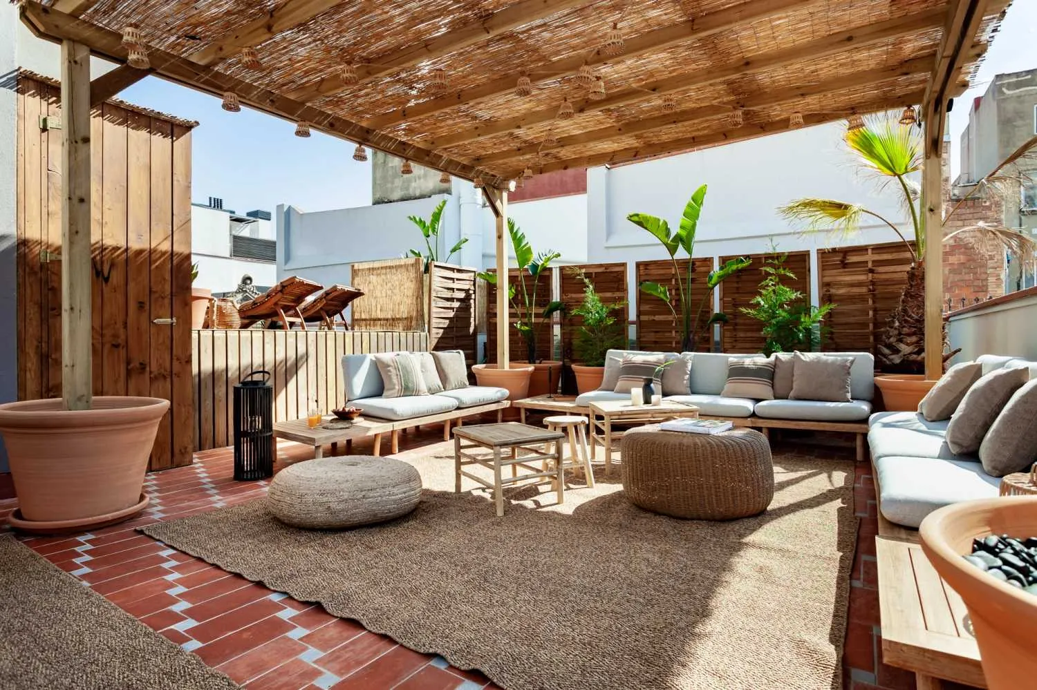 Contemporary 60m2 Barcelona Flat With High-speed Fiber & Pro Home Office Amenities #3