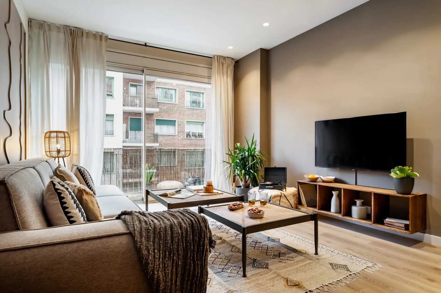 Premium Barcelona Flat With Gigabit Internet And Pro Workstation For Remote Productivity #2