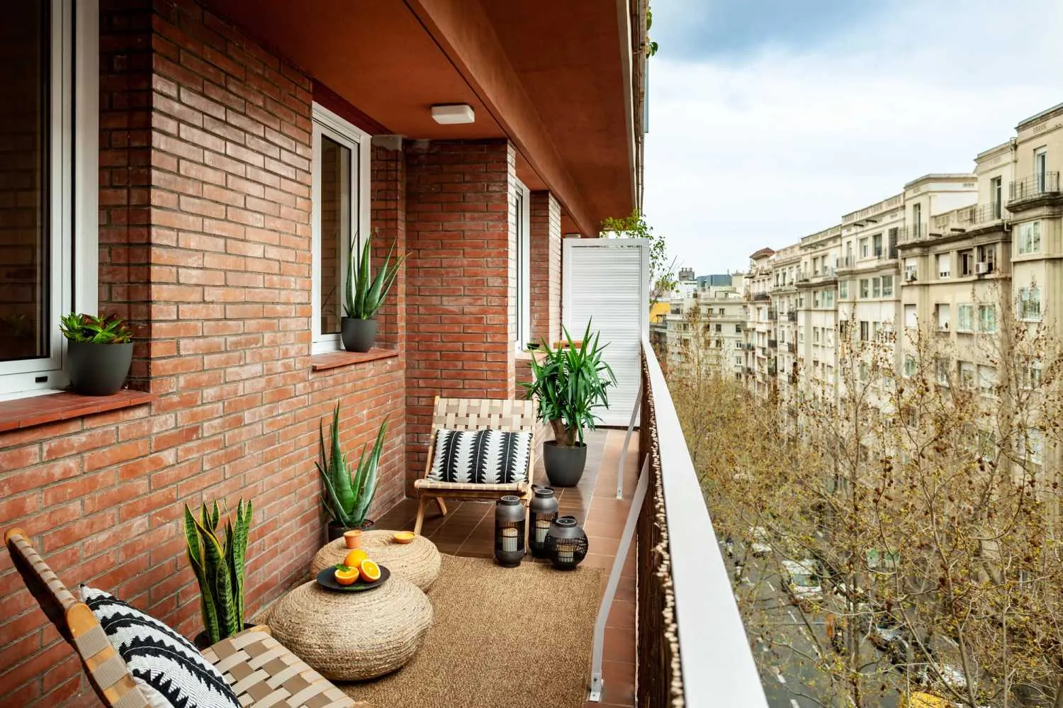 Premium Barcelona Flat With Gigabit Internet And Pro Workstation For Remote Productivity #3