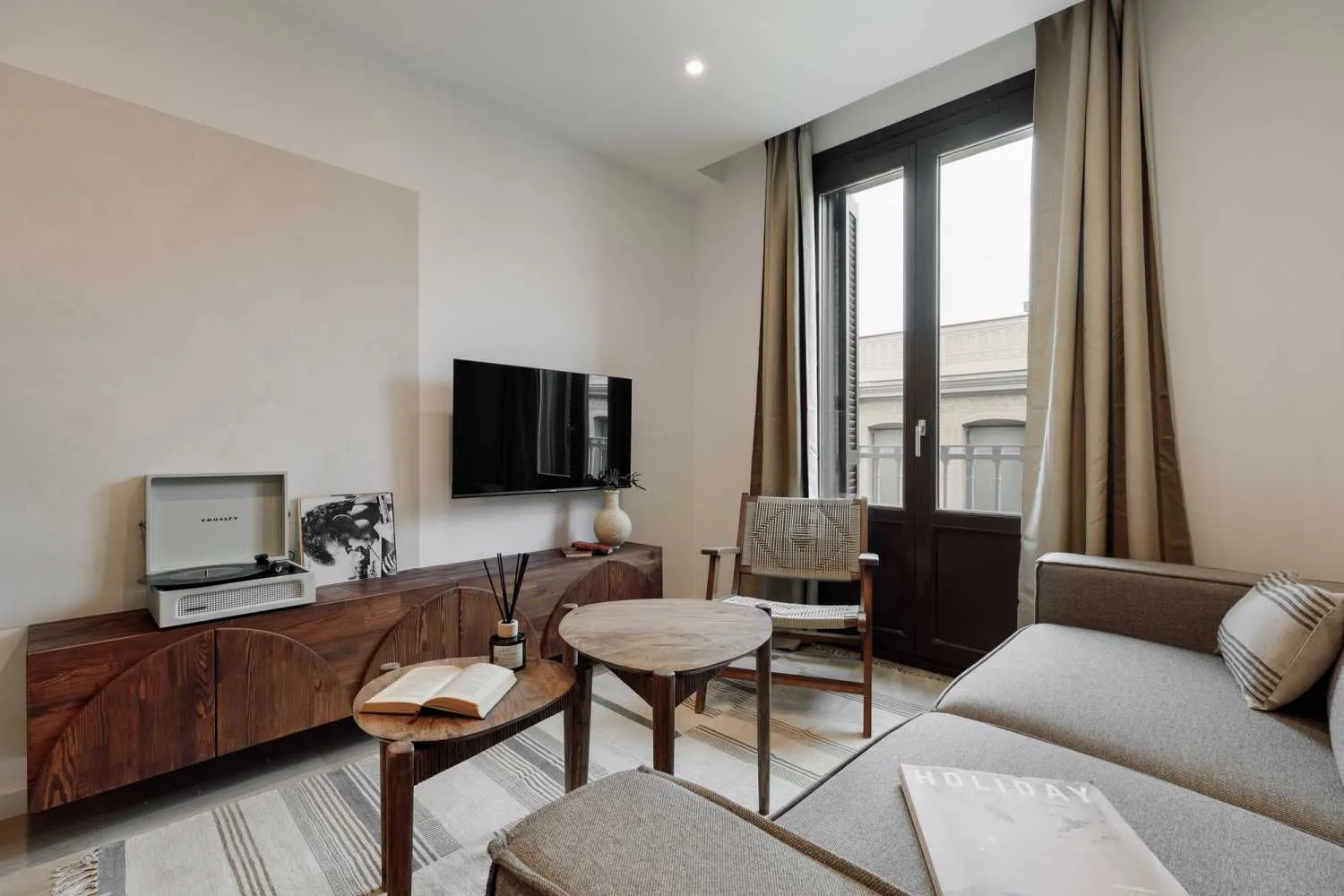 Spacious Barcelona Flat With Premium Home Office & Ultra-fast Wifi For Remote Work #4