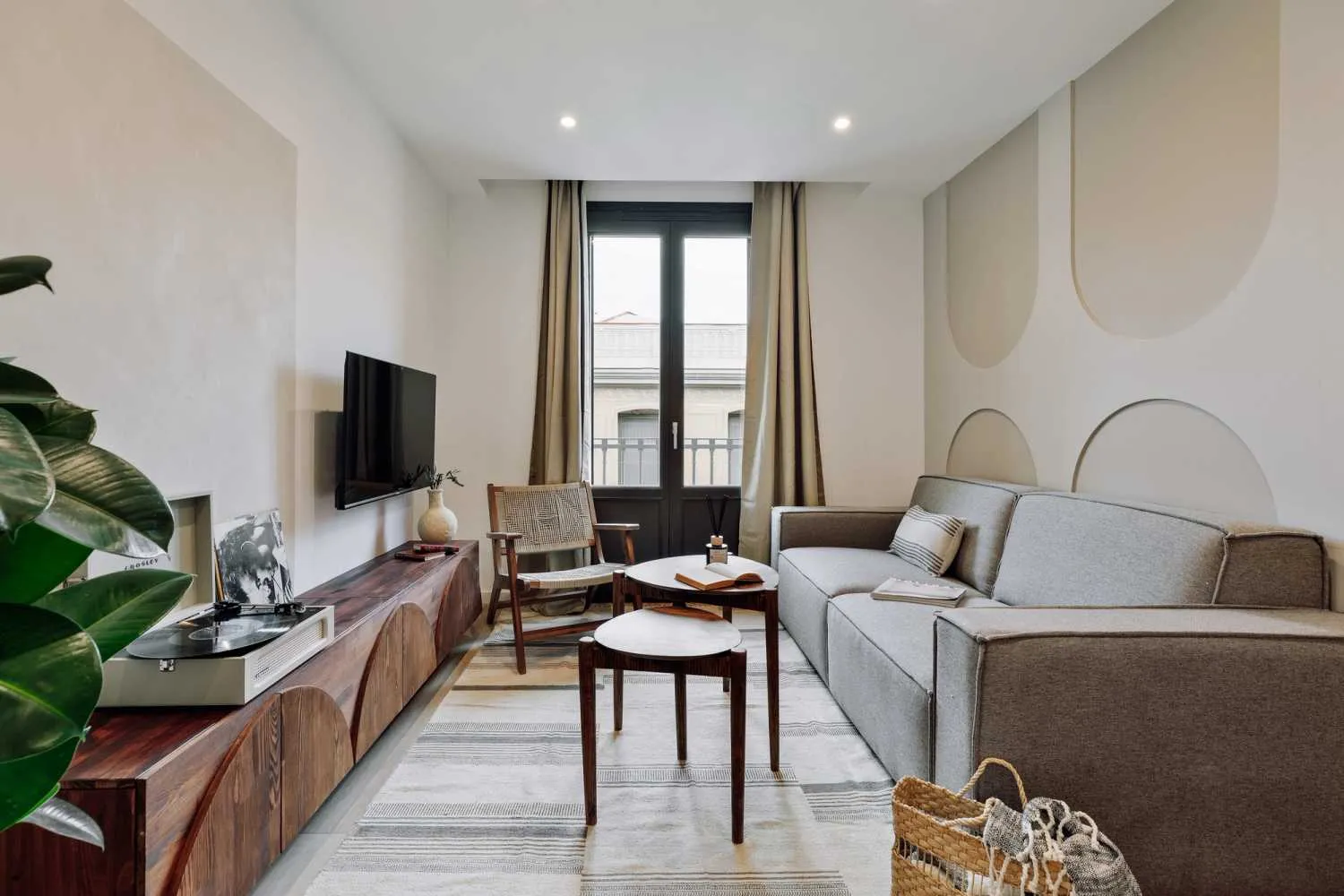 Spacious Barcelona Flat With Premium Home Office & Ultra-fast Wifi For Remote Work #5