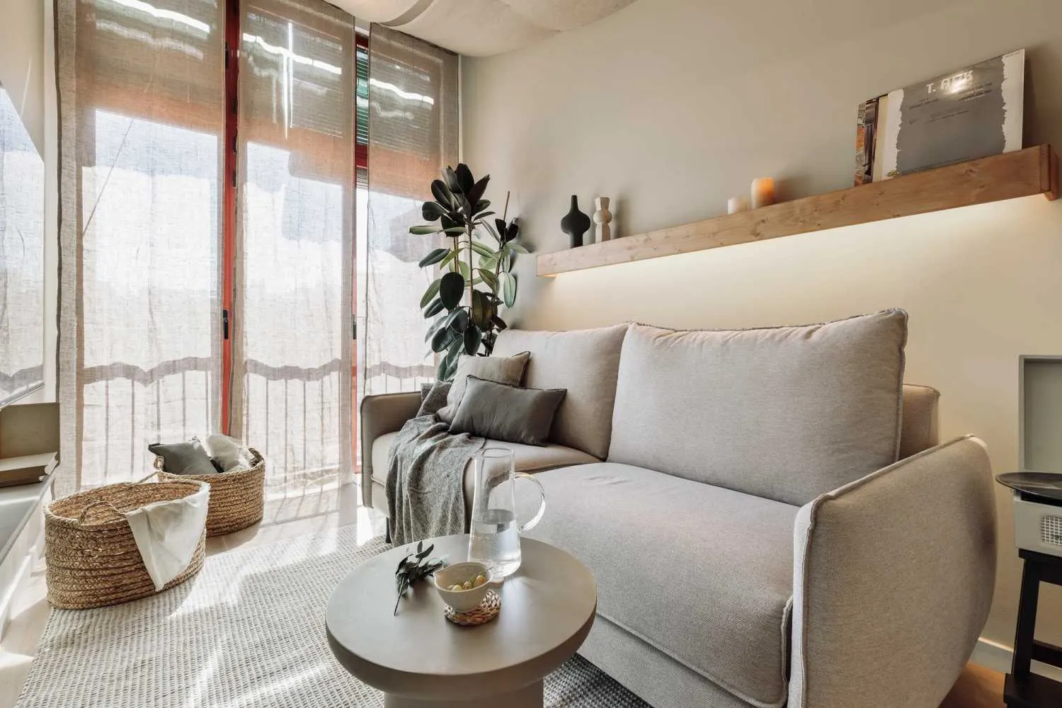 Trendy 73m2 Barcelona Flat With High-speed Internet And Ergonomic Home Office Setup #3