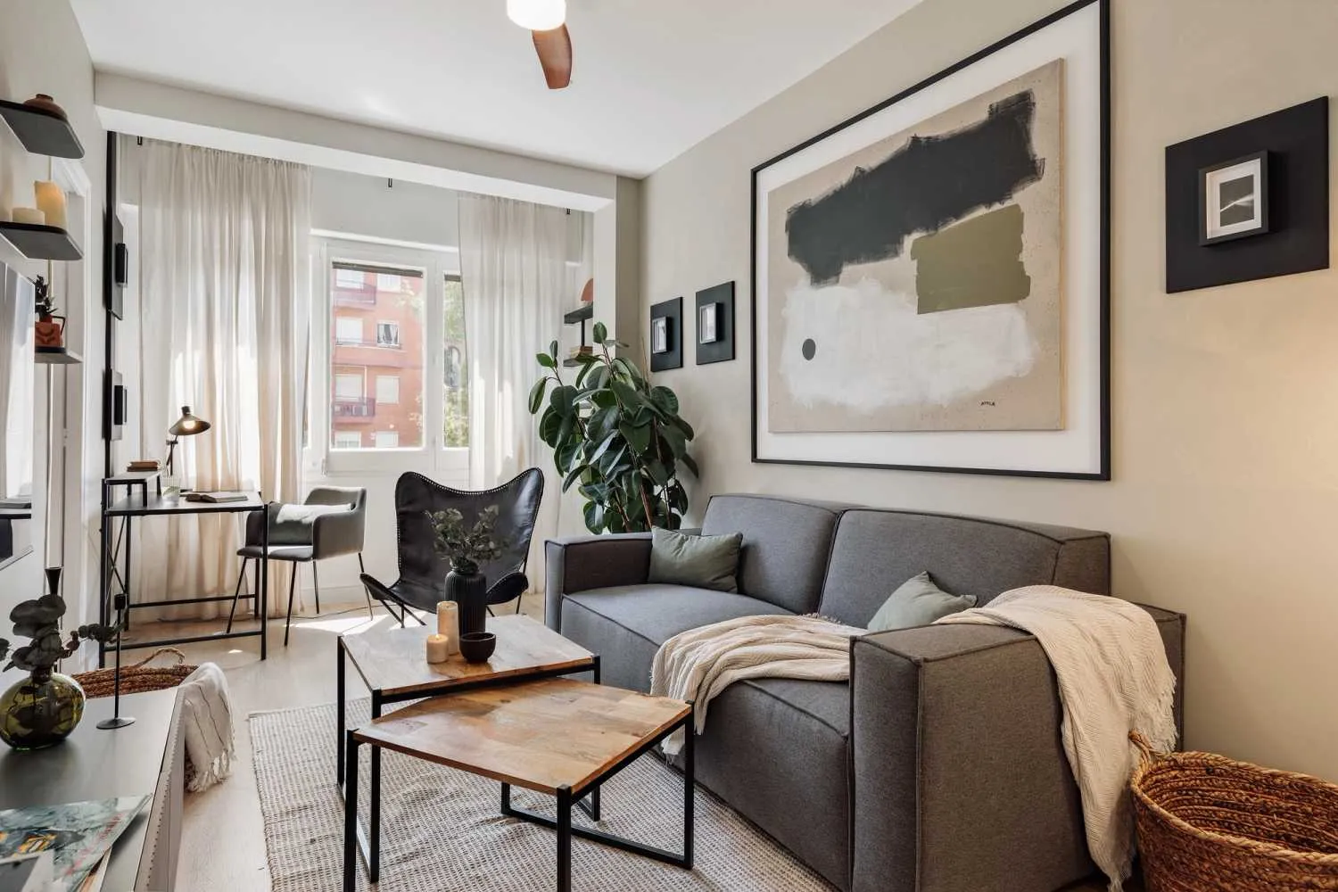 Refined Barcelona Flat With Pro Workspace & Ultra-fast Wifi For Digital Nomads #2