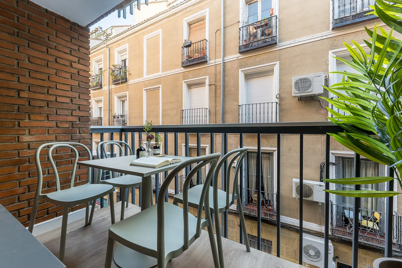 Chic 55m2 Apartment With Dedicated Workspace In Madrid's Atocha Area #5