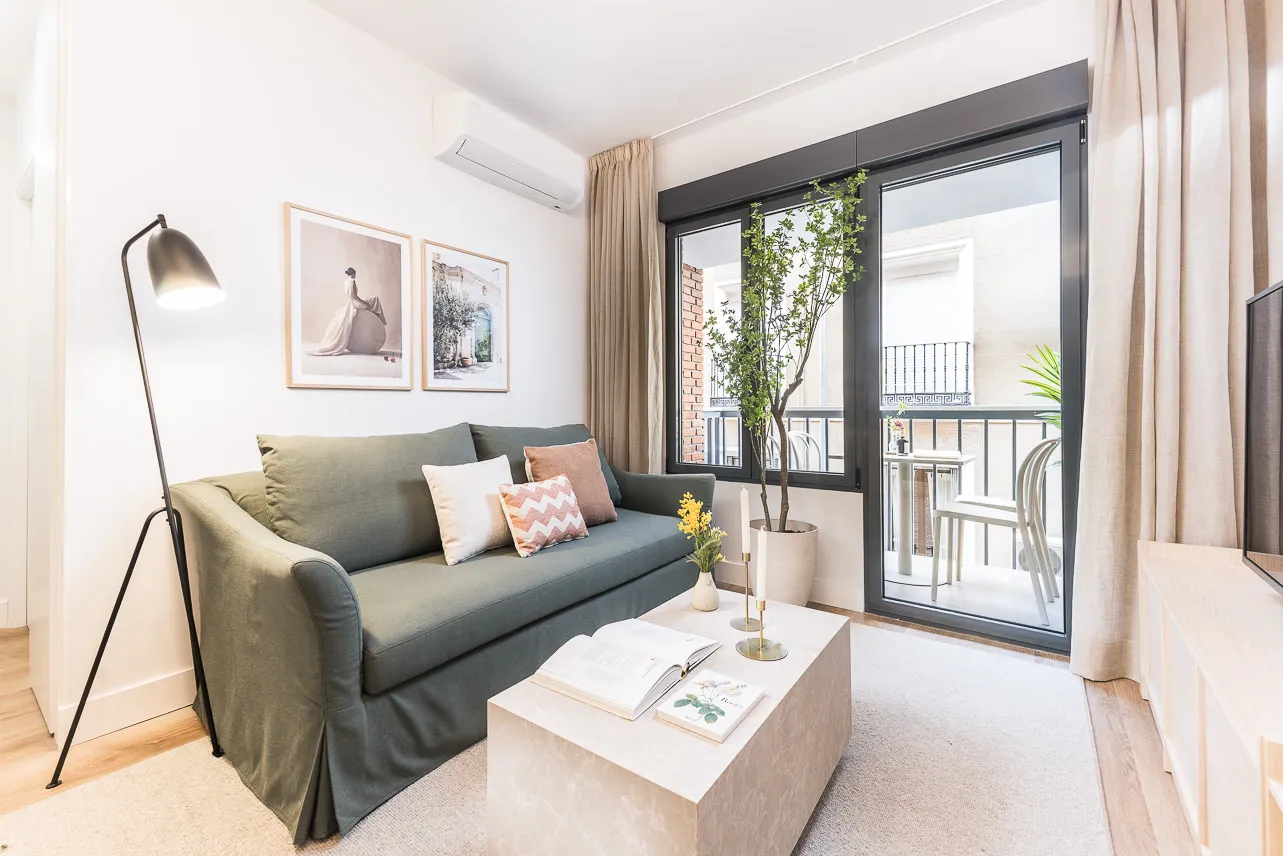 Chic 55m2 Apartment With Dedicated Workspace In Madrid's Atocha Area #2