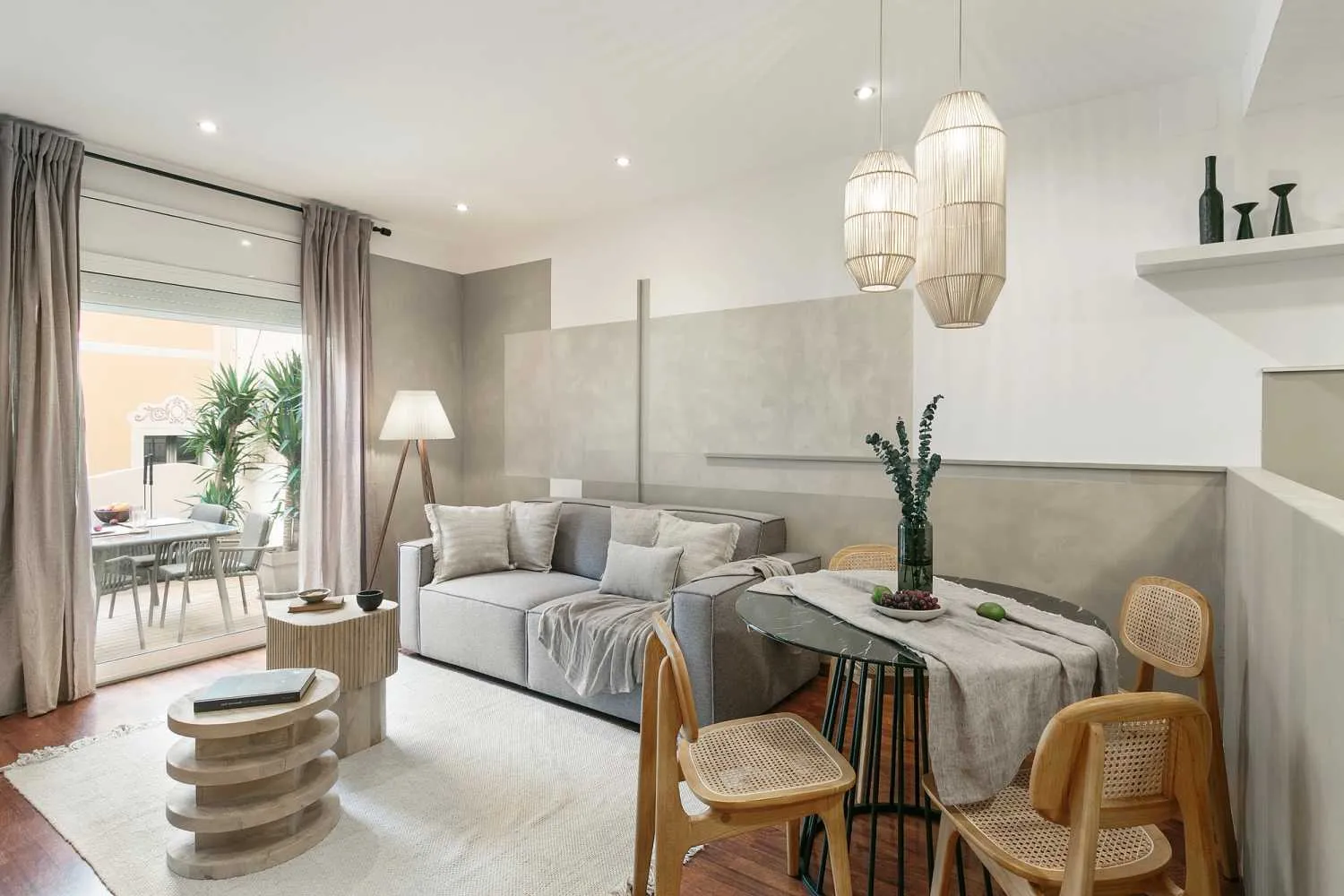 Elegant 70m2 City Flat With Pro Workspace & Gigabit Internet In Barcelona #3