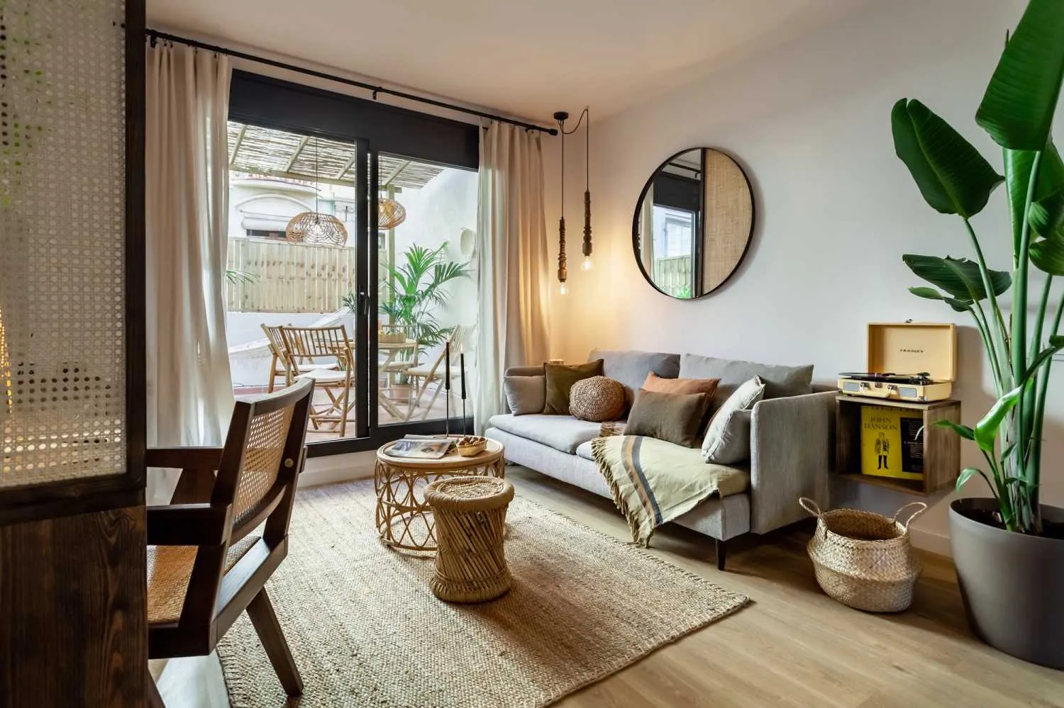 Airy 66m2 Barcelona Flat With Ultra-fast Wifi & Professional Home Office Setup #4