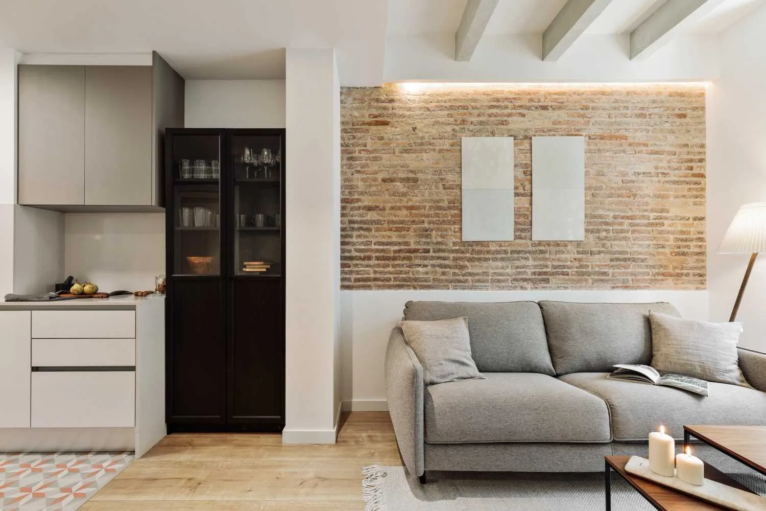 Curated 1br Flat With Pro Monitors & Fast Fiber For Remote Work In Barcelona #4
