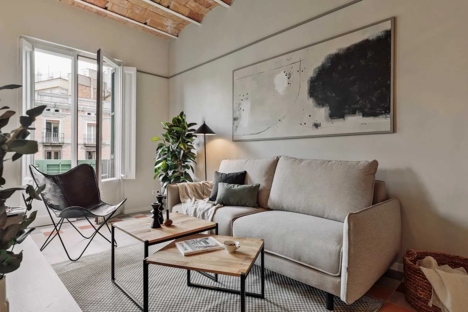 Upscale Barcelona Flat With Pro Home Office Setup And High-speed Fiber Internet #2