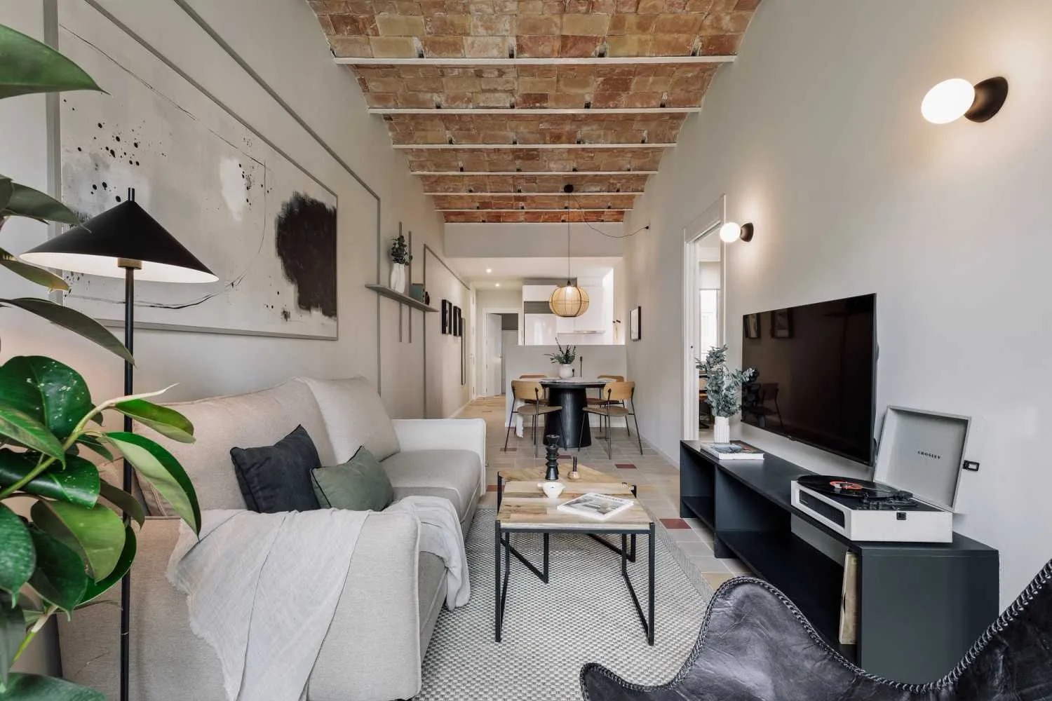 Upscale Barcelona Flat With Pro Home Office Setup And High-speed Fiber Internet #3