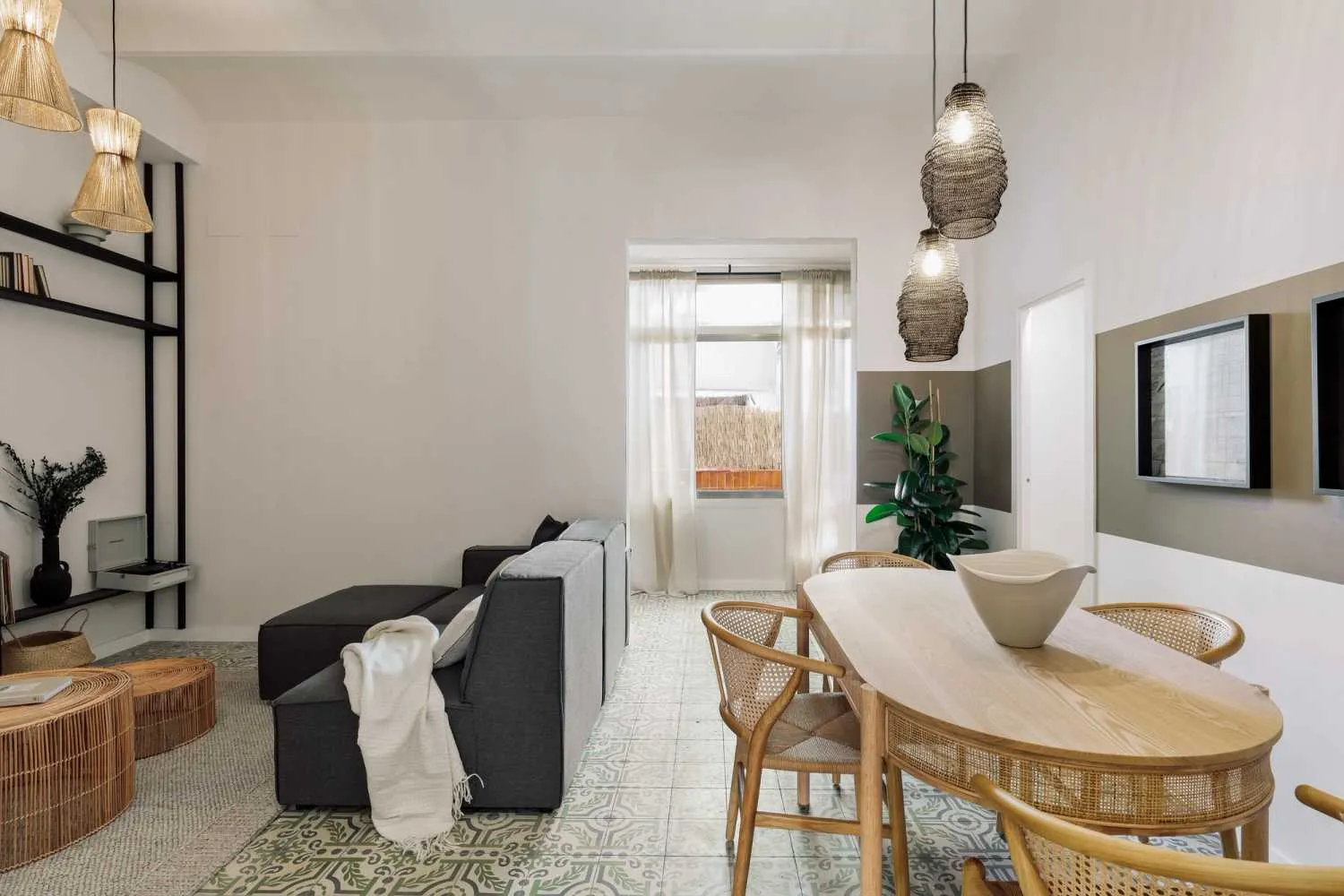 Spacious Trendy Barcelona Flat With Pro Workstation & Ultra-fast Gigabit Internet #3