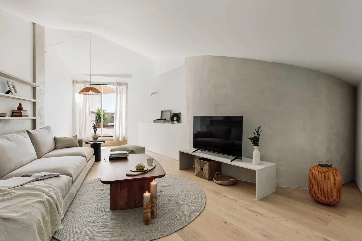 Luxurious Barcelona Designer Flat With High-speed Fiber & Pro Workspace Setup #3
