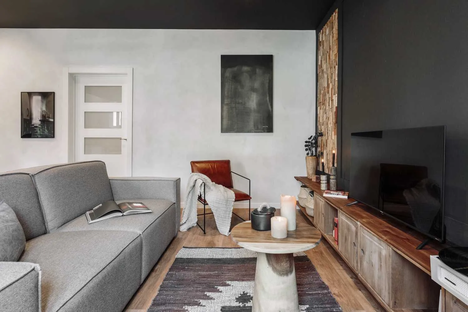 Sleek Barcelona Flat With High-speed Fiber & Pro Home Office Setup For Remote Work #3