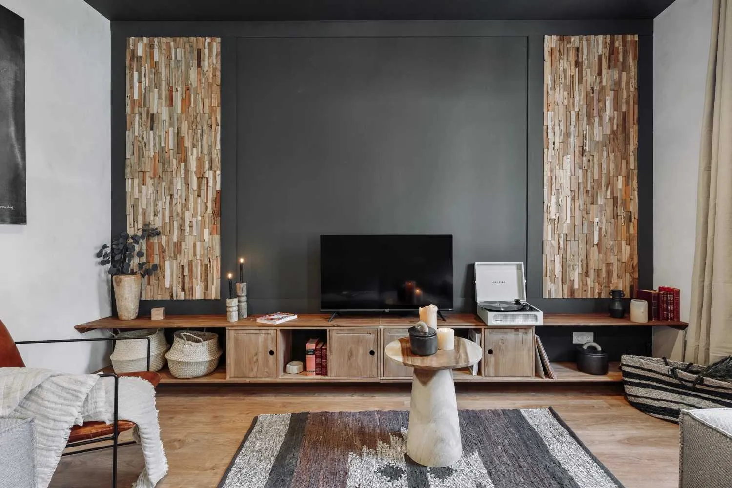 Sleek Barcelona Flat With High-speed Fiber & Pro Home Office Setup For Remote Work #4