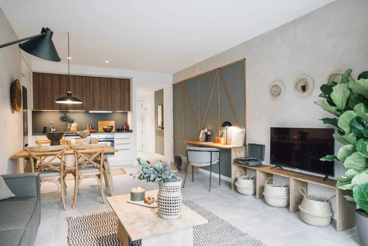 Stylish 3-bed Flat With Gigabit Internet And Streaming Setup For Remote Work In Barcelona #3