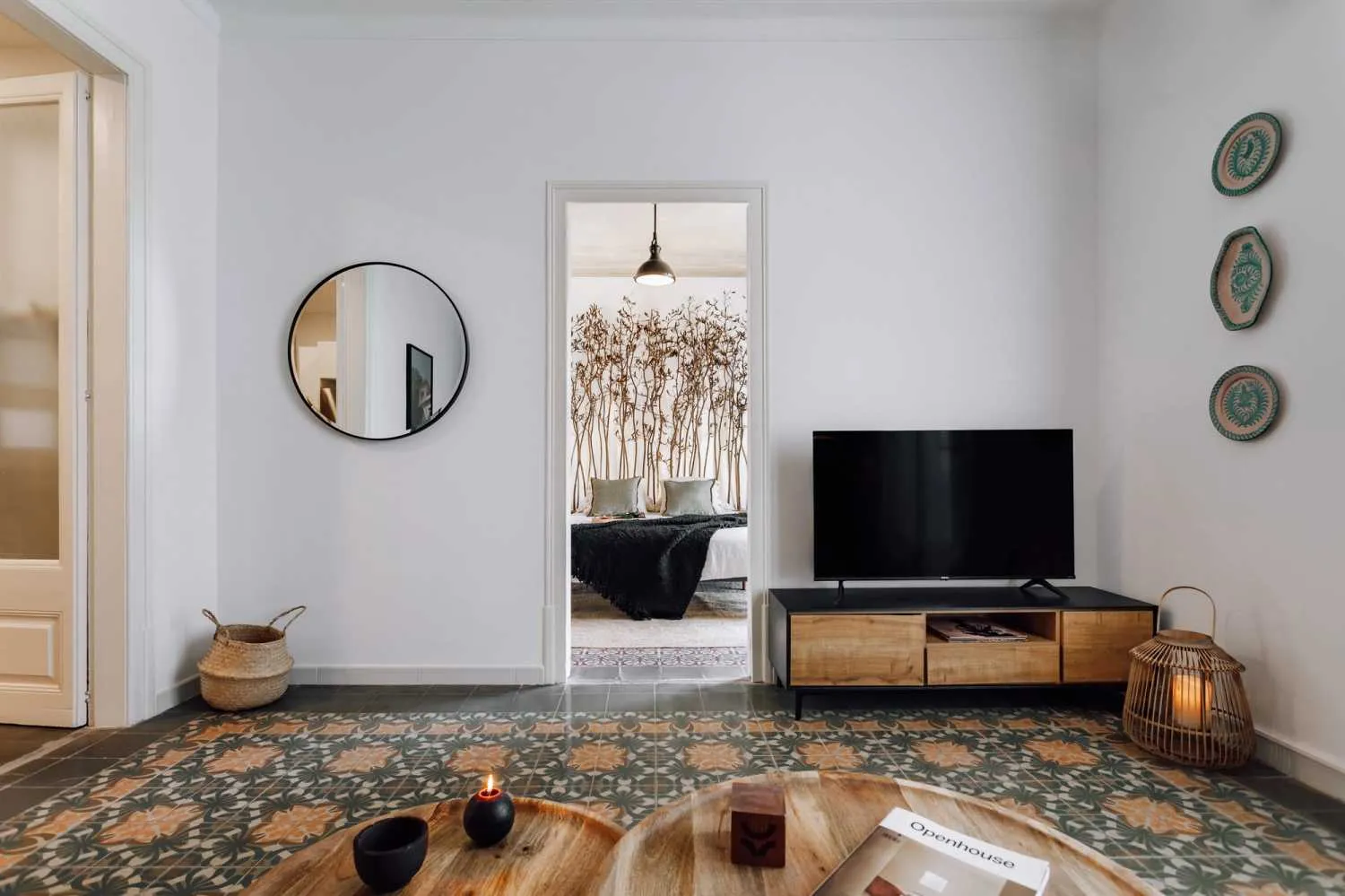 Airy 2-bed Executive Flat With Gigabit Internet & Pro Workspace In Barcelona #4
