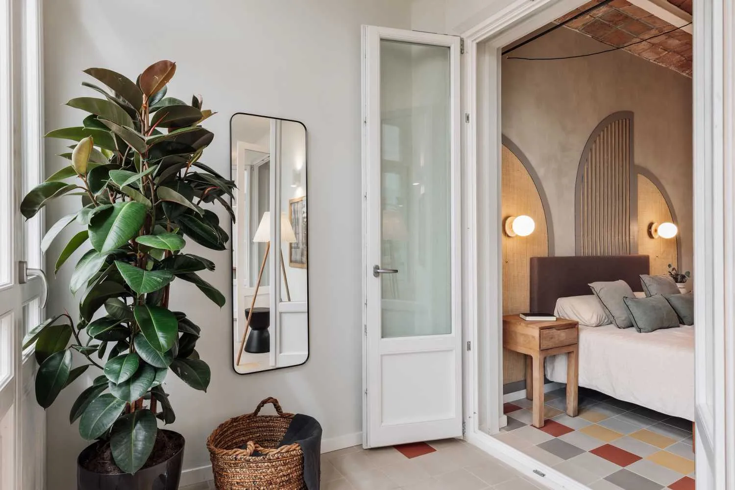 Stylish 2-bed City Flat With Pro Workstation & Gigabit Internet In Barcelona Center #2