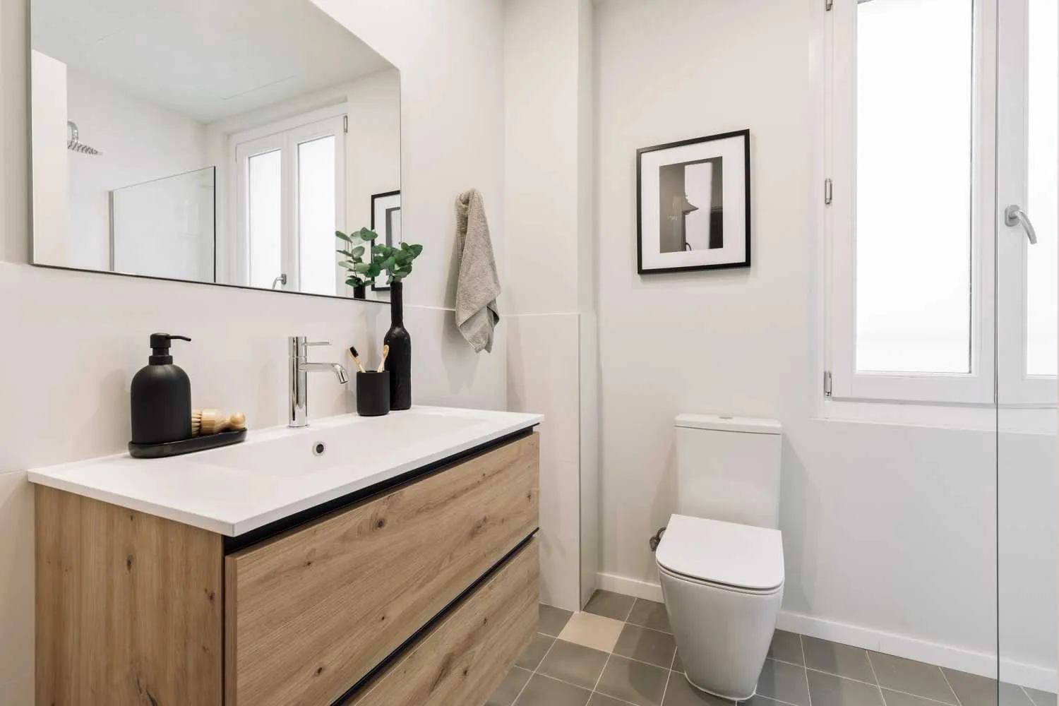 Stylish 2-bed City Flat With Pro Workstation & Gigabit Internet In Barcelona Center #3