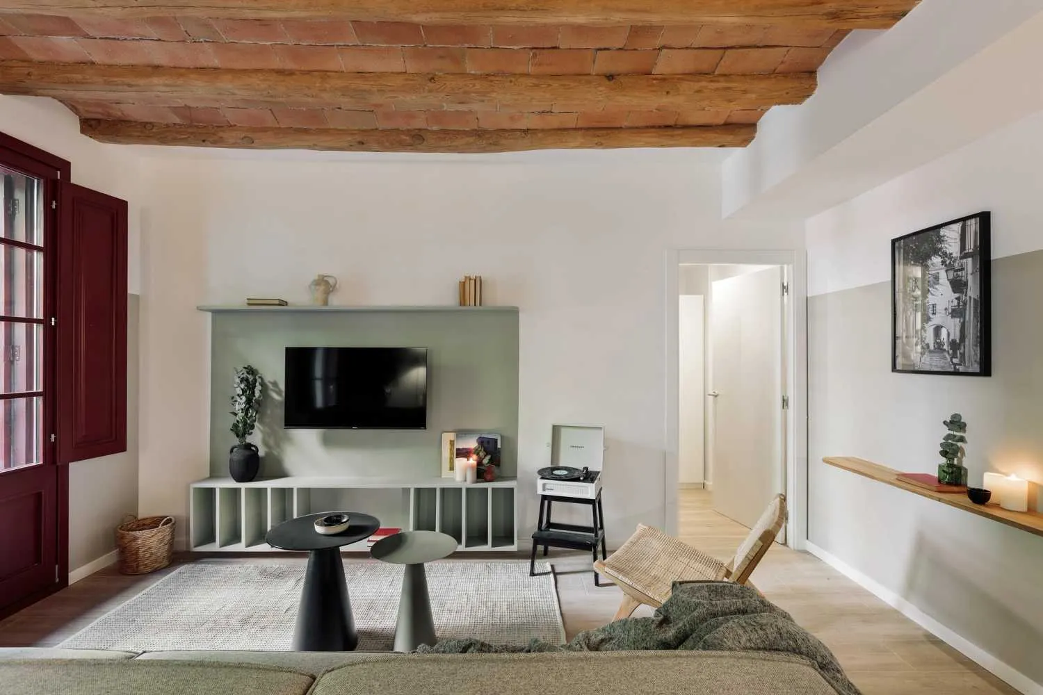 Contemporary Barcelona Flat With Pro Workspace & Streaming Setup For Remote Work #4