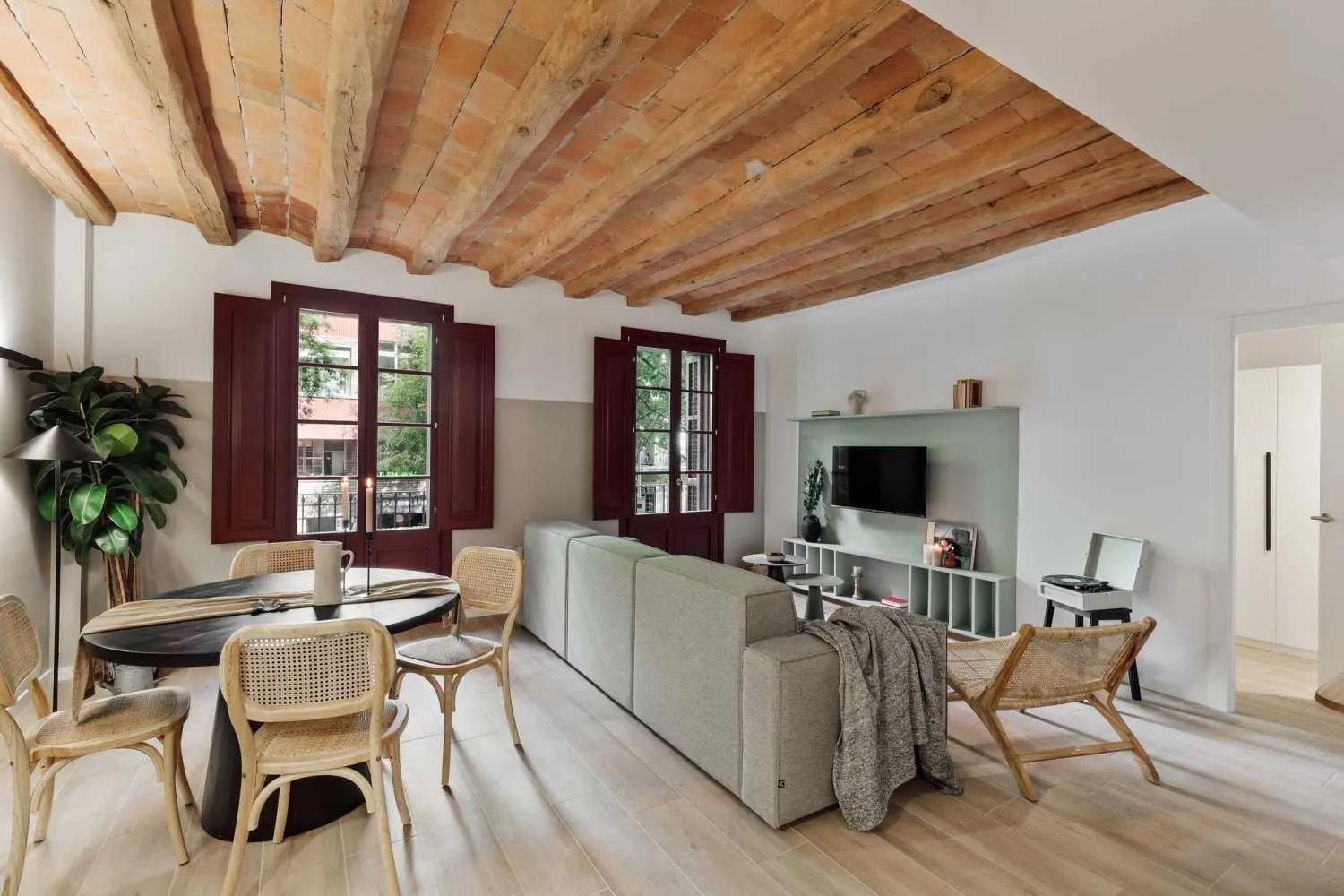Contemporary Barcelona Flat With Pro Workspace & Streaming Setup For Remote Work #3