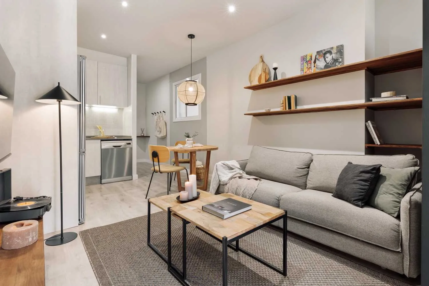 Designer Studio With Ultra-fast Wifi & Pro Setup In Barcelona's Creative District #4