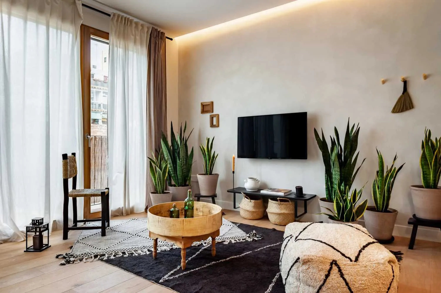 Sophisticated 66m2 Barcelona Flat With Gigabit Internet & Pro Home Office Setup #5