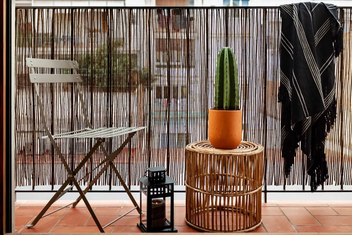 Sophisticated 66m2 Barcelona Flat With Gigabit Internet & Pro Home Office Setup #4
