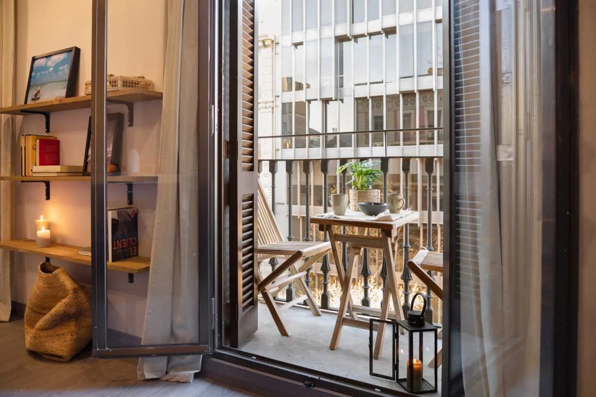 Sleek 83m2 Barcelona Flat With Ultra-fast Wifi And Premium Workstation For Remote Professionals #3