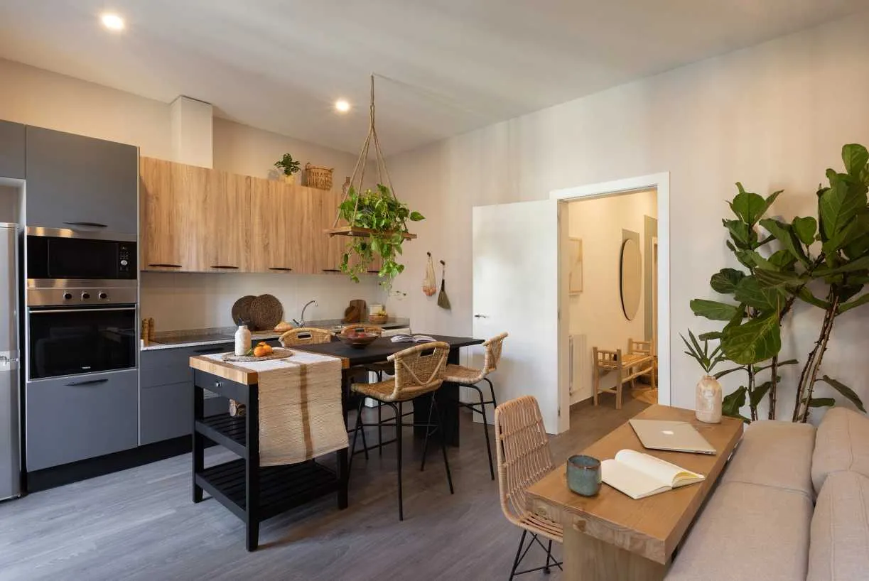 Sleek 83m2 Barcelona Flat With Ultra-fast Wifi And Premium Workstation For Remote Professionals #4