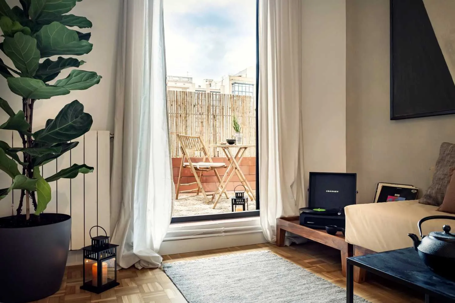 Modern Barcelona Flat With Gigabit Internet & Pro Workspace For Digital Nomads #3