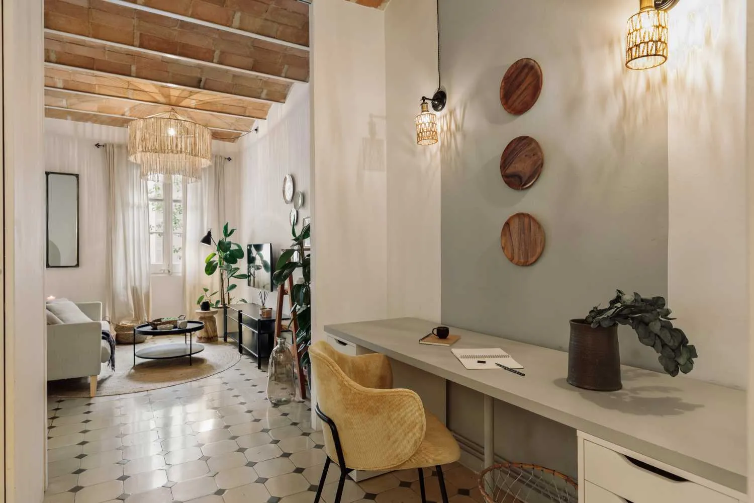 Upscale Barcelona Flat With Fast Internet, Dual Monitors & Ergonomic Setup For Remote Work #2