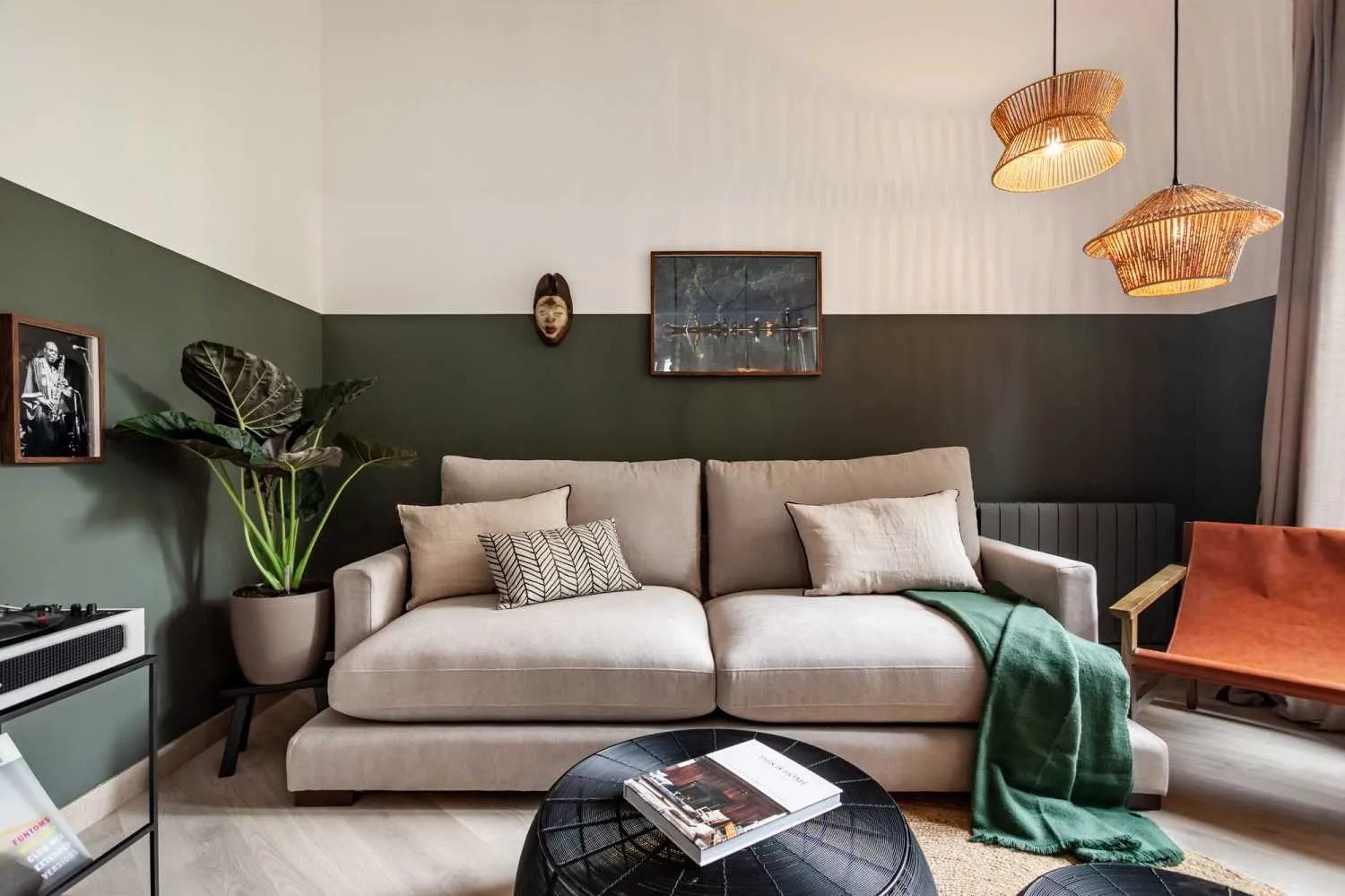 Premium Barcelona Flat With High-speed Fiber & Professional Home Office Setup #3