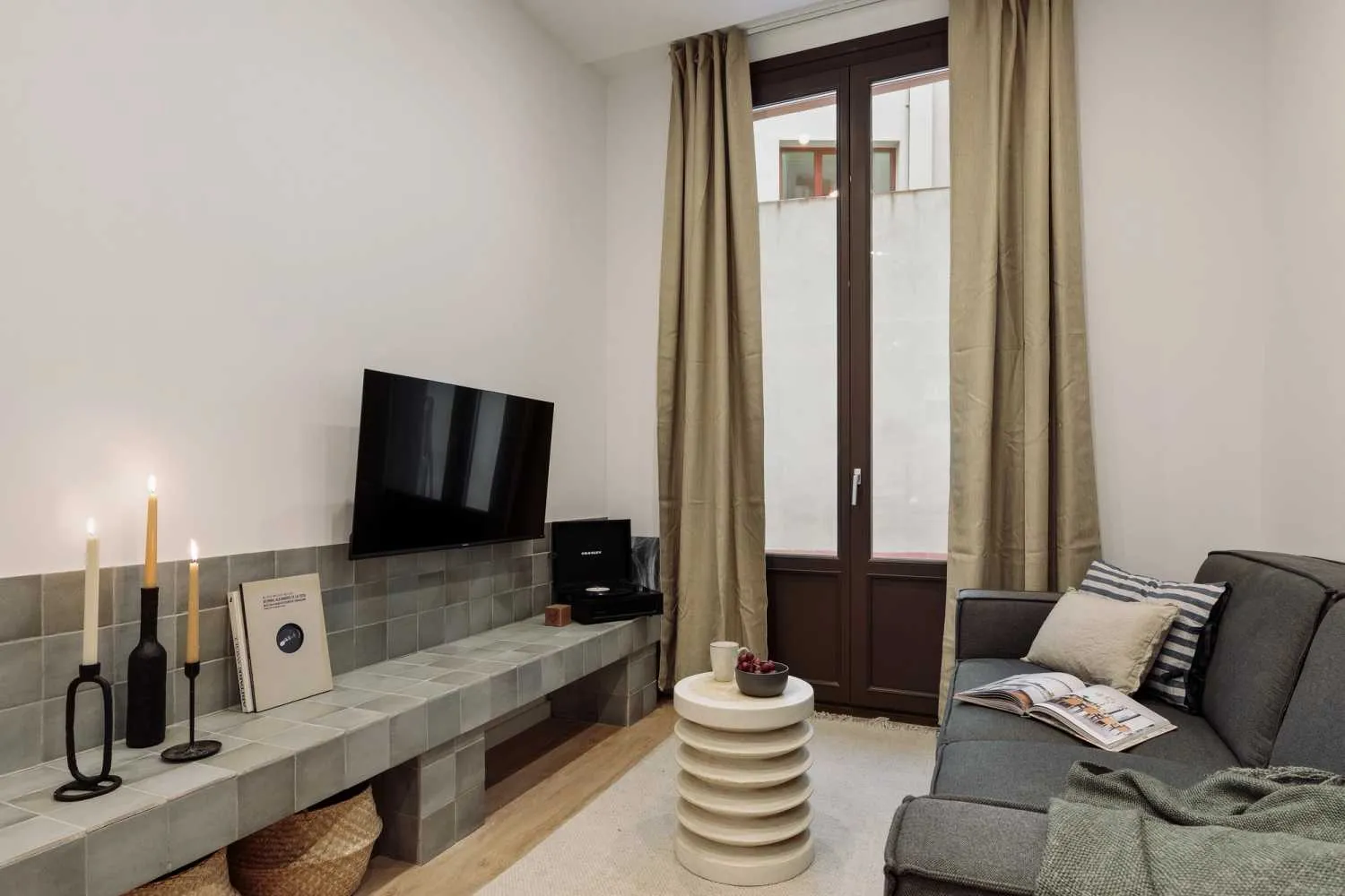 Premium 100m2 Flat With Ultra-fast Wifi & Professional Home Office Setup In Barcelona #3