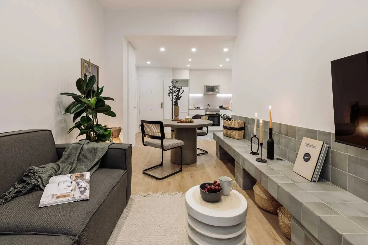 Premium 100m2 Flat With Ultra-fast Wifi & Professional Home Office Setup In Barcelona #2