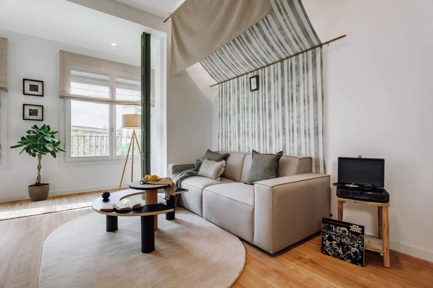 Modern 49m2 Flat With High-speed Fiber & Pro Work Setup In Barcelona #3