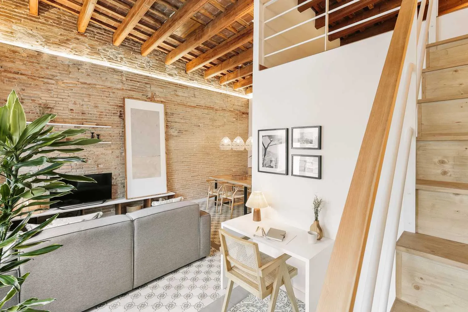 Luxurious Barcelona Flat With High-speed Fiber & Pro-grade Home Office Setup #4